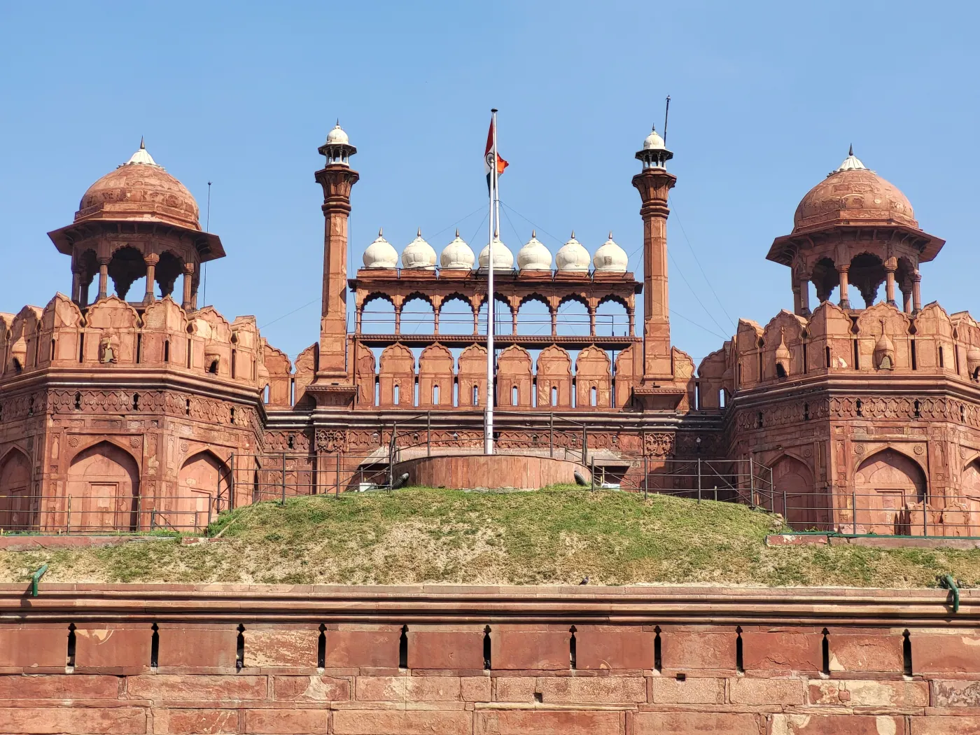 Historic courtyards where kings once walked. The grandeur of Rajputana stonework. 🏰

#rajasthanheritage #palacearchitecture #travelindia #royalindia #monumental